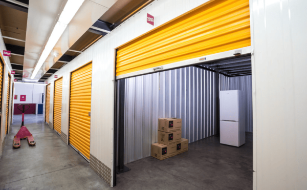 Visite du box en personne pour vérifier les conditions réelles